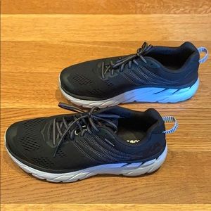 Hoka Women’s Clifton 6 - Size 9